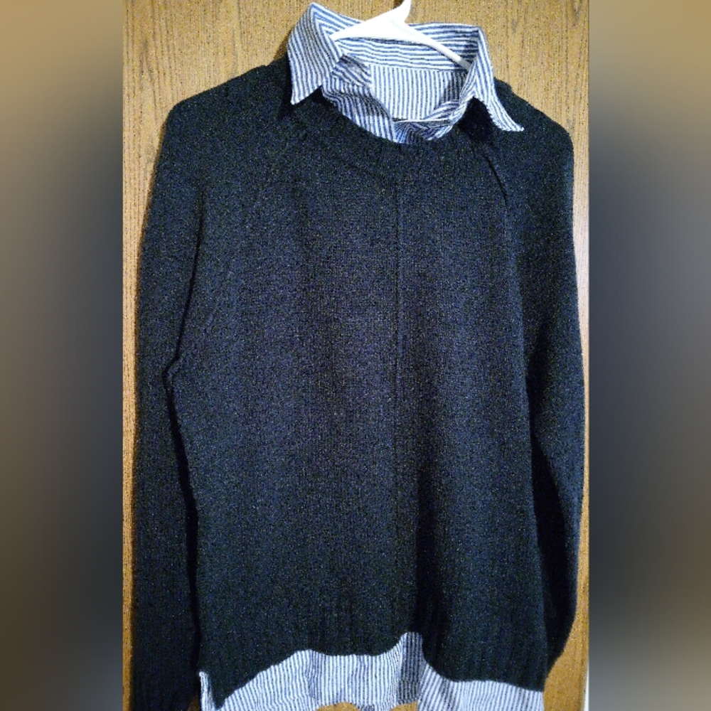 Lauren Ralph Lauren Pull Over Sweater.